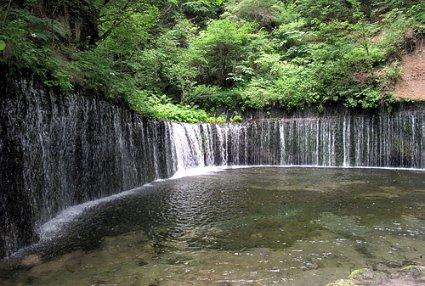 逃离部落洞穴